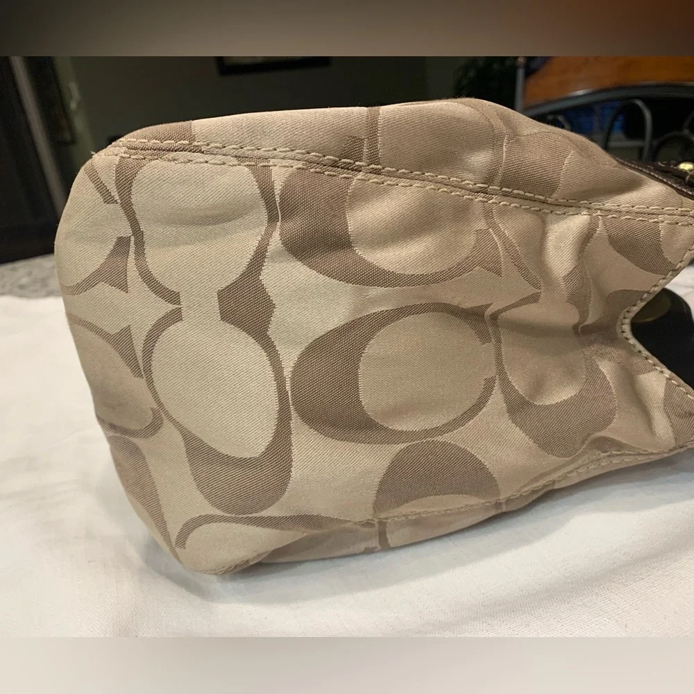Coach Garnet Signature Sateen handbag (2009) - Picture 8 of 15
